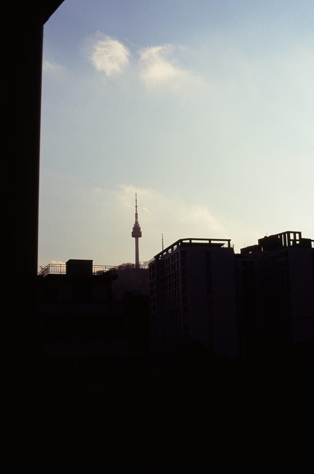 미놀타 X-300과 벨비아100으로 촬영한 충무로에서 보이는 남산 타워