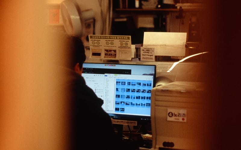 미놀타 X-300과 벨비아100으로 촬영한 고래 사진관 셀프 스캔 장면